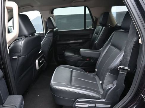 Used 2024 Ford Expedition XLT AWD/4WD image 32