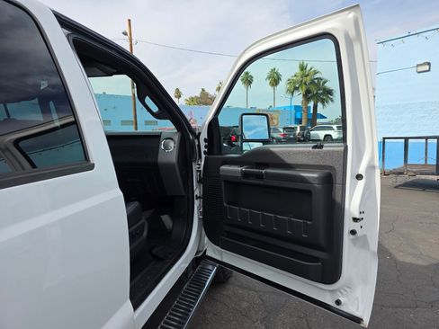 Used 2011 Ford F250 Lariat w/ Lariat Interior Pkg image 12