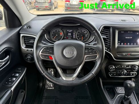 Used 2019 Jeep Cherokee Latitude Plus image 14
