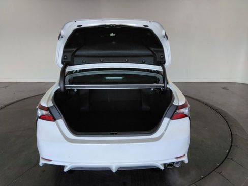 Used 2024 Toyota Camry SE image 8