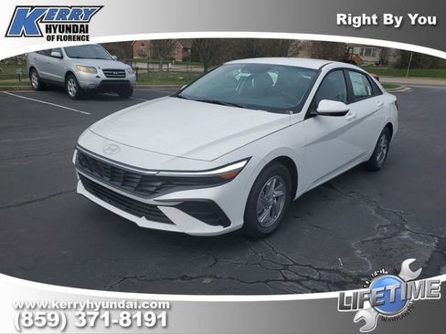 New 2026 Hyundai Elantra SE image 2