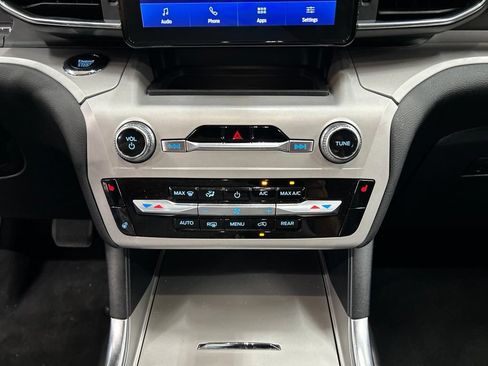 Certified 2024 Ford Explorer XLT w/ Equipment Group 202A AWD/4WD image 21