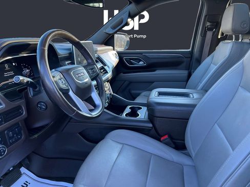 Used 2022 GMC Yukon XL SLT w/ SLT Premium Package image 9