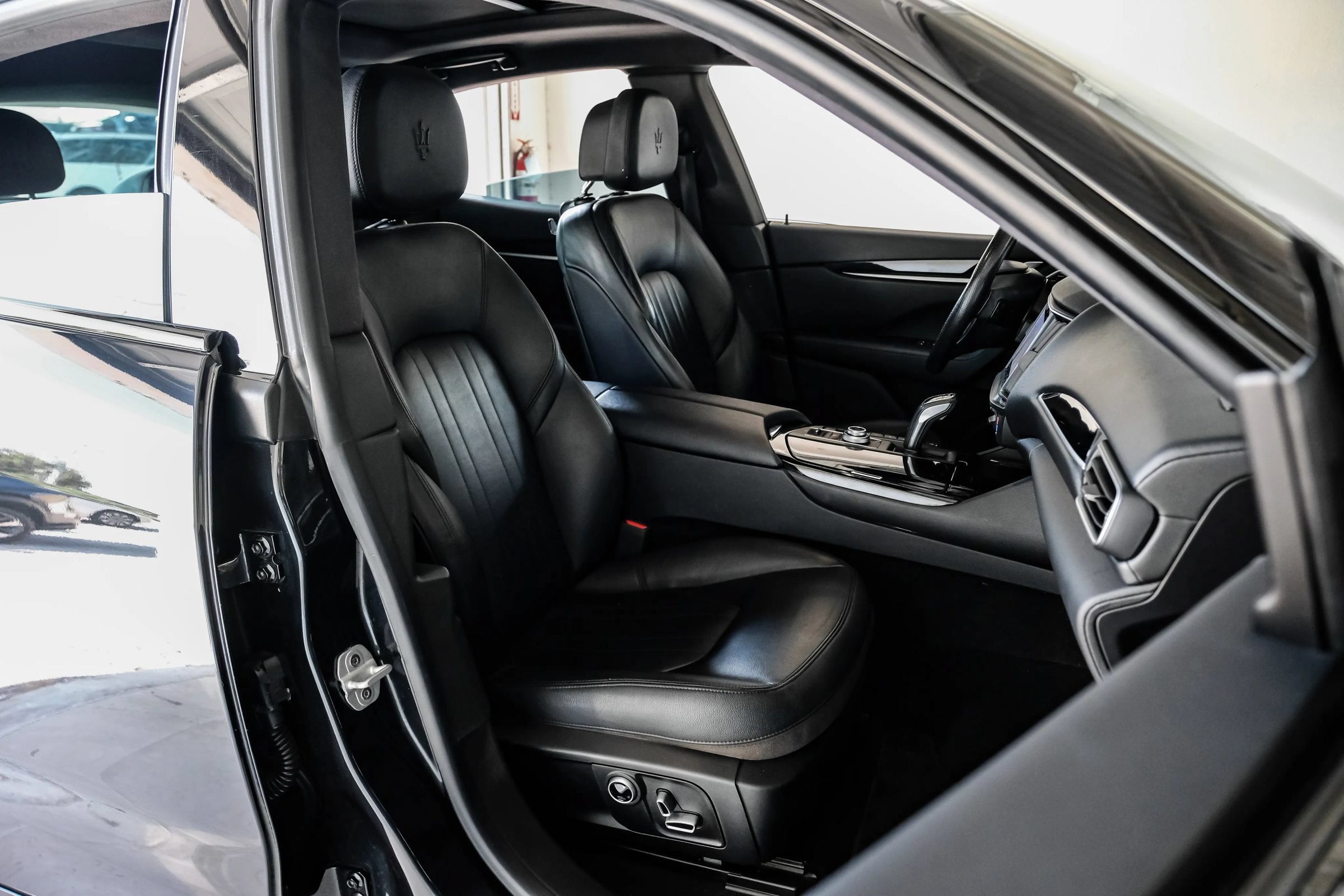 Used 2021 Maserati Levante AWD/4WD image 42