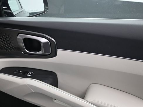 Certified 2025 Kia Sorento S AWD/4WD image 17