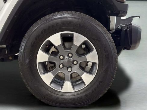 Used 2021 Jeep Wrangler Unlimited Sahara w/ Uconnect 4C Nav & Sound Group AWD/4WD image 40