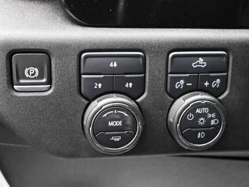 Used 2024 Chevrolet Silverado 2500 LT AWD/4WD image 36