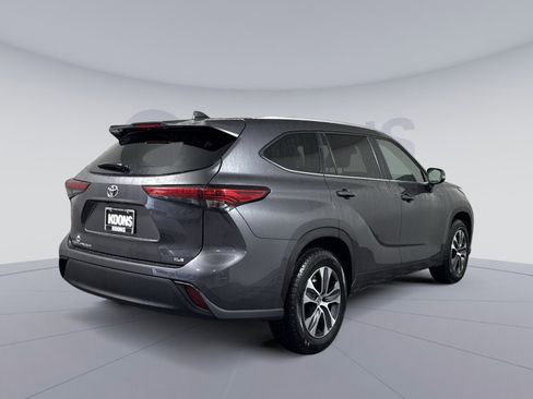 Used 2023 Toyota Highlander XLE FWD image 7