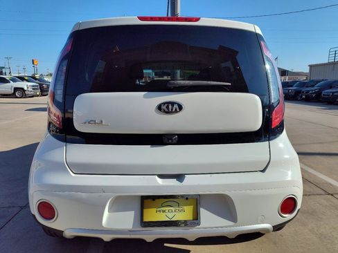 Used 2018 Kia Soul + FWD image 5