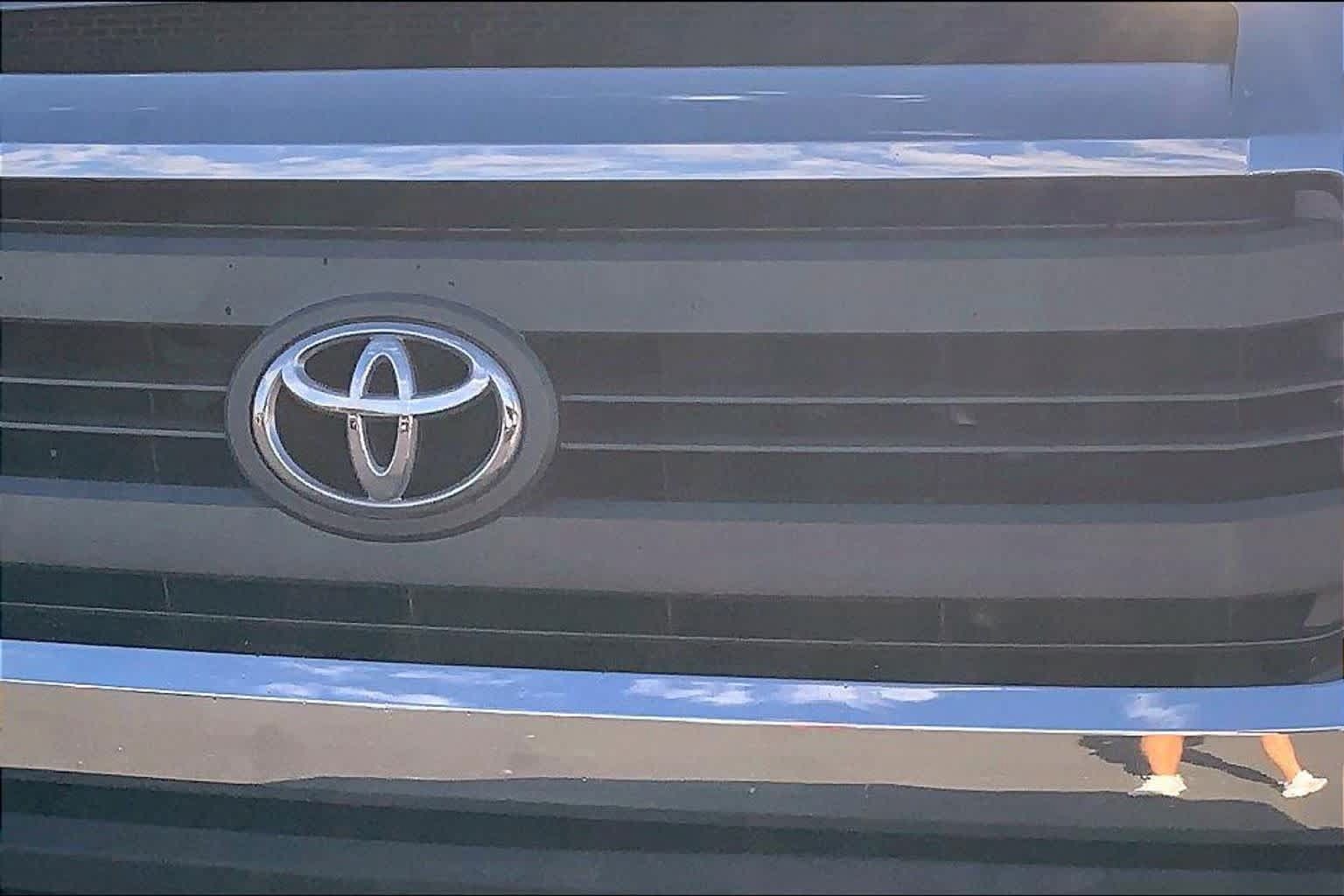 Used 2014 Toyota Tundra SR5 w/ SR5 Upgrade Package AWD/4WD image 30