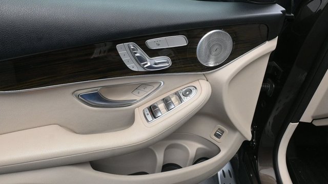 Used 2017 Mercedes-Benz GLC 300 4MATIC Coupe image 21