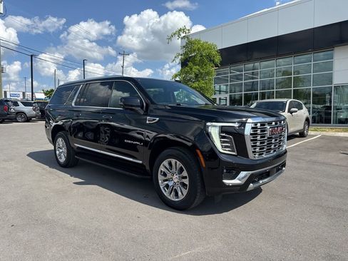 Used 2025 GMC Yukon XL Denali RWD image 1