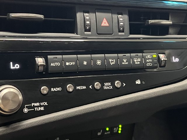 Certified 2022 Lexus ES 300h w/ Premium Package FWD image 20