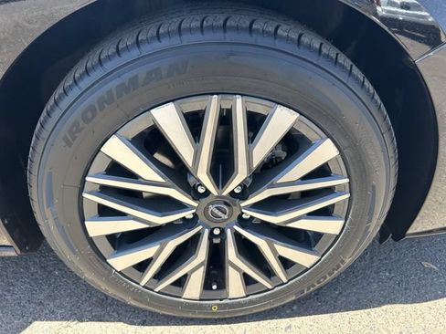Used 2024 Nissan Altima 2.5 SV FWD image 9