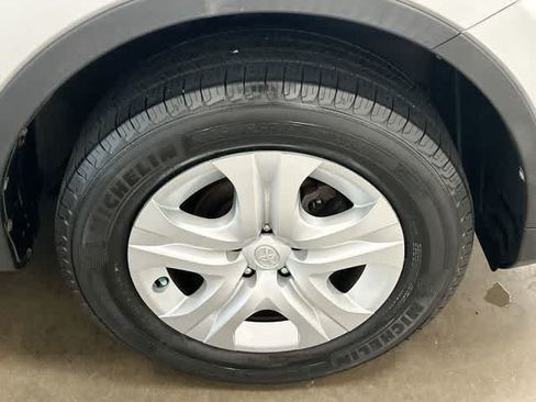 Used 2014 Toyota RAV4 LE AWD/4WD image 5