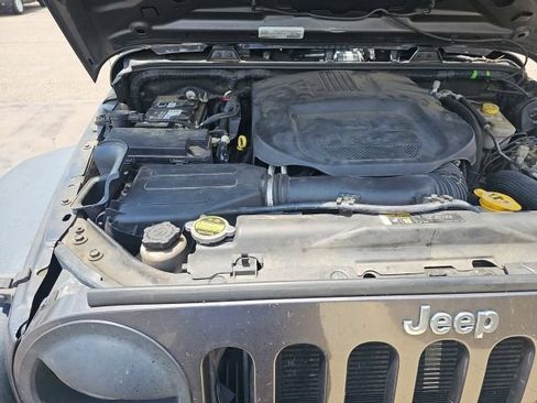 Used 2018 Jeep Wrangler Unlimited Sport S AWD/4WD image 22