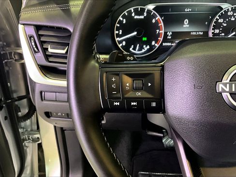 Used 2025 Nissan Rogue SV AWD/4WD image 12
