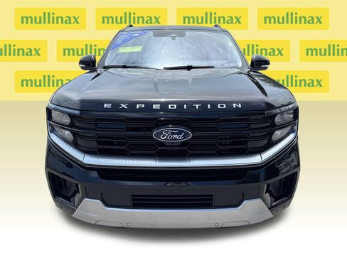Used 2025 Ford Expedition Max Platinum AWD/4WD image 12