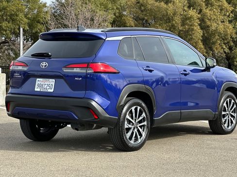 Used 2025 Toyota Corolla Cross XLE image 4