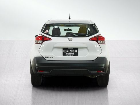 Used 2019 Nissan Kicks S FWD image 4