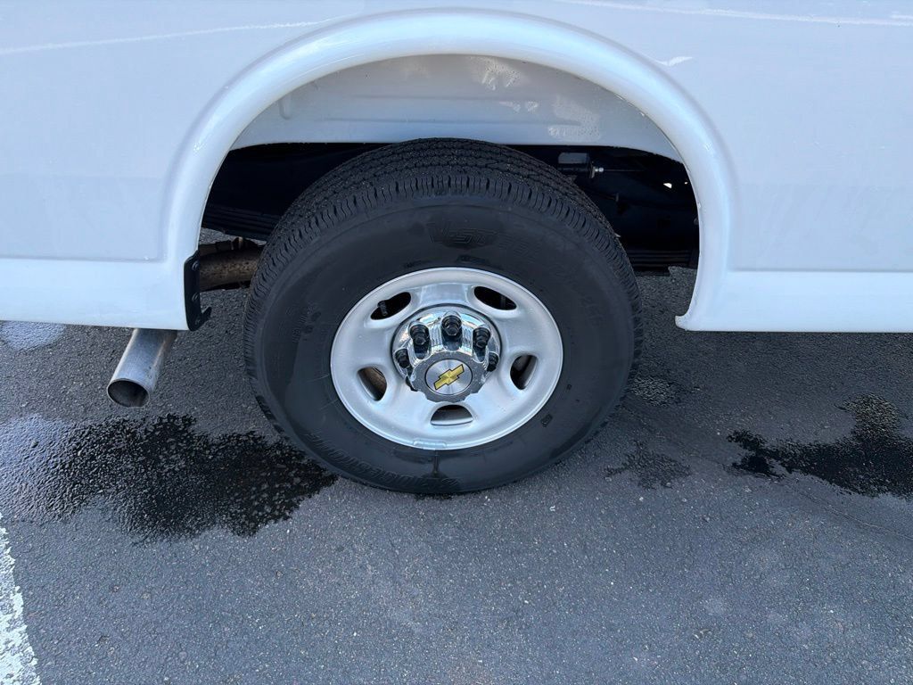Used 2025 Chevrolet Express 3500 LT w/ LT Preferred Equipment Group RWD image 28