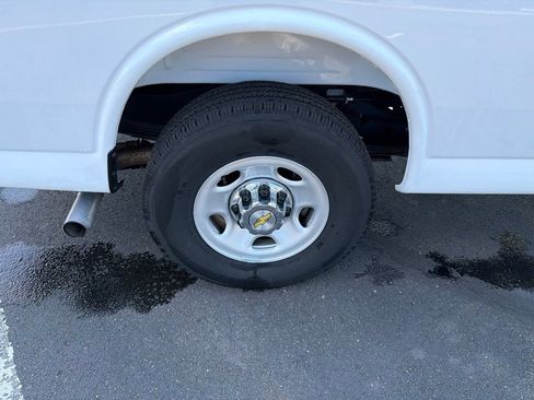 Used 2025 Chevrolet Express 3500 LT w/ LT Preferred Equipment Group RWD image 28