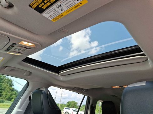 Used 2022 Toyota Highlander XLE image 17