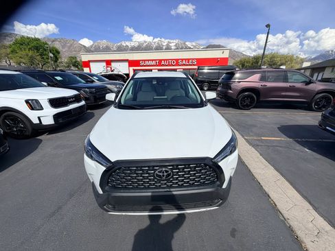 Used 2022 Toyota Corolla Cross LE image 9