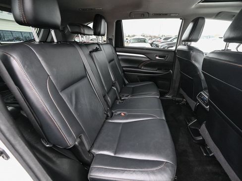 Used 2017 Toyota Highlander XLE image 28