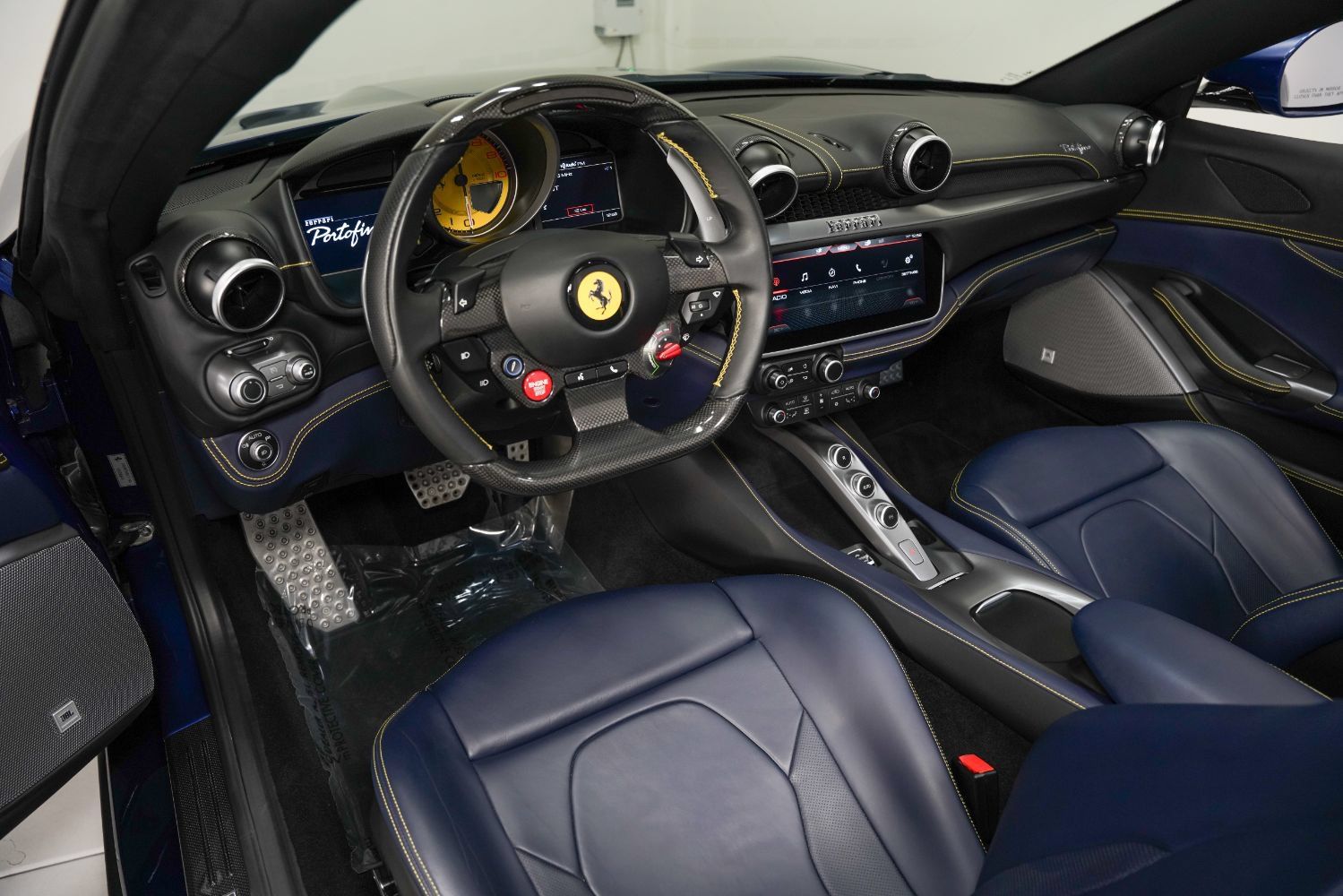 Used 2019 Ferrari Portofino RWD image 12