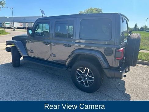 Used 2025 Jeep Wrangler Unlimited Sahara AWD/4WD image 2