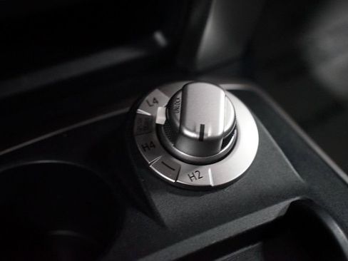 Certified 2019 Toyota 4Runner SR5 AWD/4WD image 21