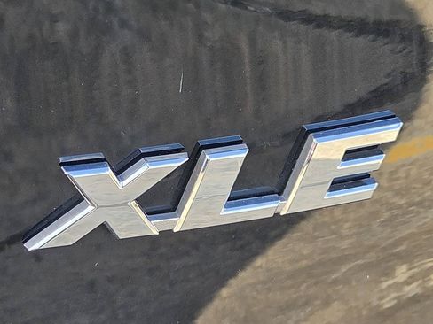 Used 2025 Toyota RAV4 XLE FWD image 11