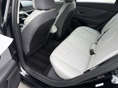 Certified 2022 Hyundai Elantra Limited image 20