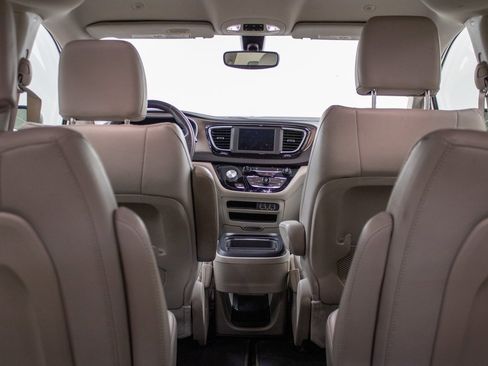 Used 2021 Chrysler Voyager Lxi image 20