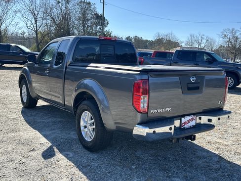 Used 2021 Nissan Frontier SV image 7