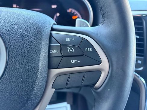Used 2017 Jeep Grand Cherokee Laredo image 26