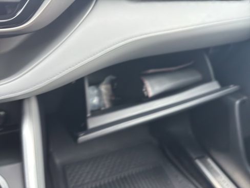 Used 2023 Toyota Highlander L image 37