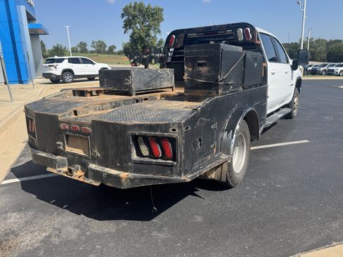 Used 2022 Chevrolet Silverado 3500 LT w/ Convenience Package image 4