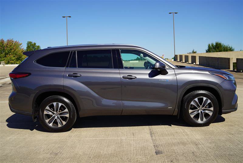 Used 2020 Toyota Highlander XLE AWD/4WD image 7