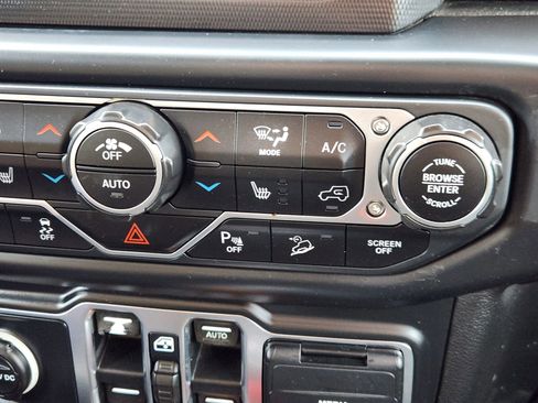 Used 2018 Jeep Wrangler Unlimited Sport S image 33