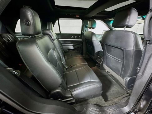 Used 2016 Ford Explorer XLT w/ Equipment Group 202A image 26