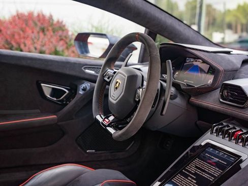 Used 2023 Lamborghini Huracan Sterrato image 40