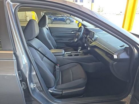 Used 2025 Nissan Altima 2.5 SV FWD image 6