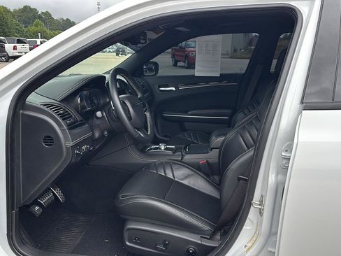 Used 2023 Chrysler 300 C RWD image 9