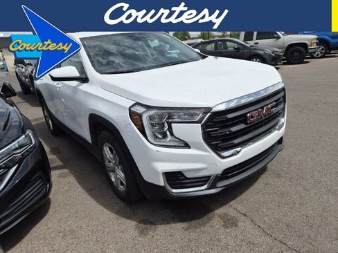 Used 2024 GMC Terrain SLE image 1