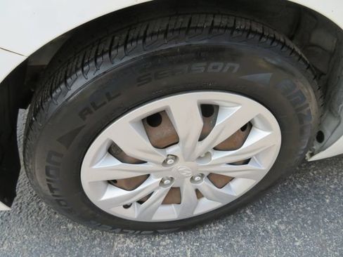 Used 2020 Hyundai Accent SE FWD image 11
