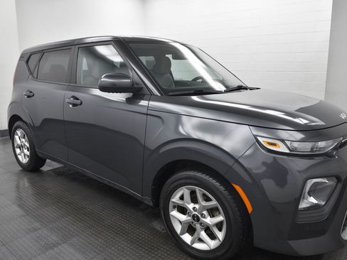 Used 2022 Kia Soul LX w/ Technology Package image 1