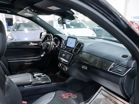 Used 2018 Mercedes-Benz GLS 550 4MATIC w/ Driver Assistance Package image 15
