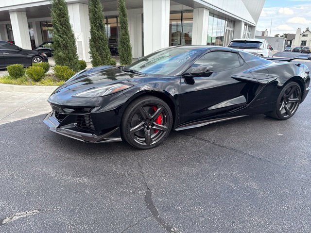 Used 2023 Chevrolet Corvette Z06 w/ Z07 Performance Package RWD image 4
